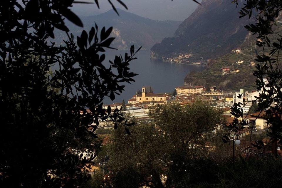 Magic On The Lake - Panoramic Marone Extérieur photo