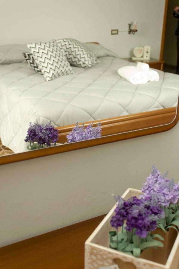 Magic On The Lake - Panoramic Marone Chambre photo
