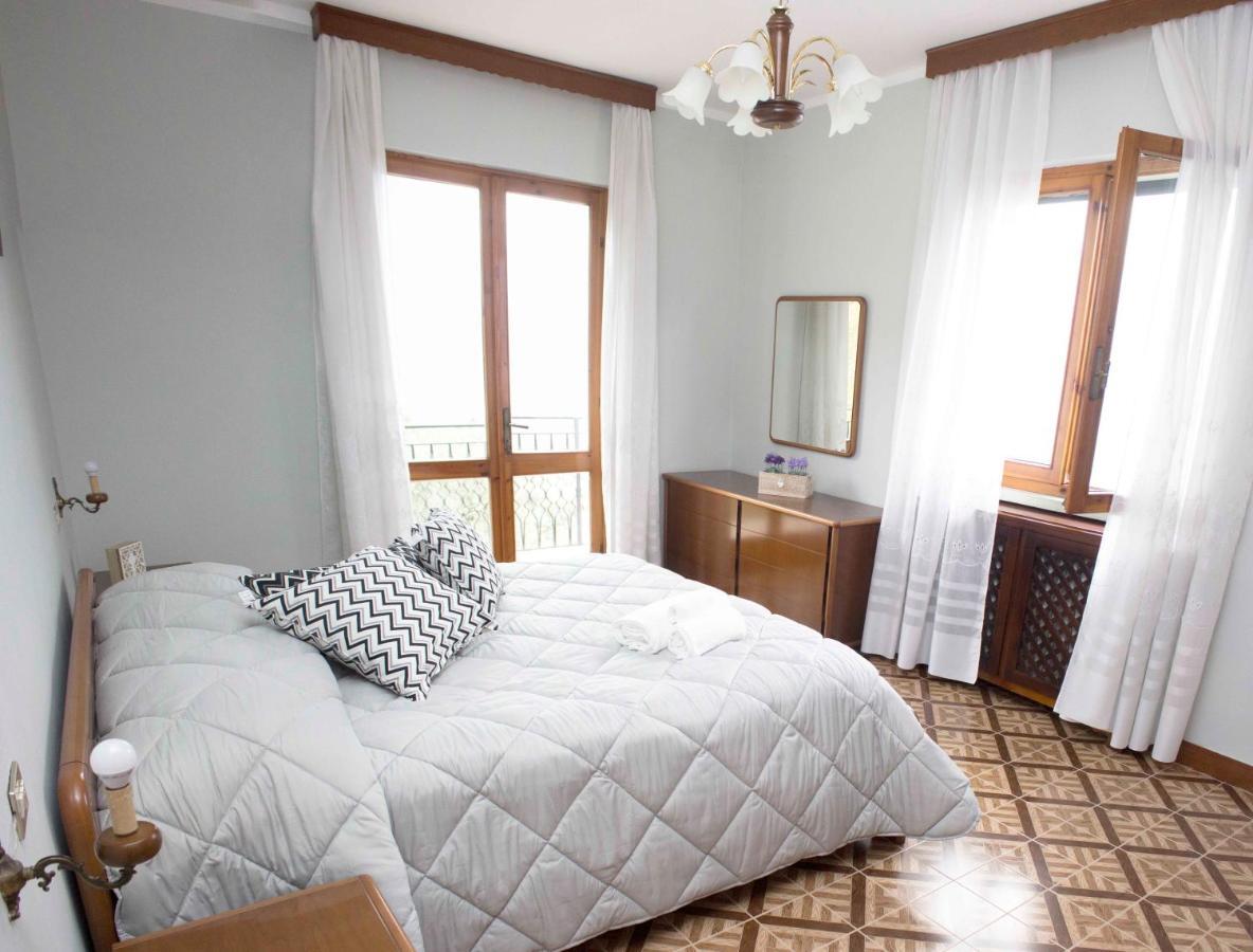Magic On The Lake - Panoramic Marone Chambre photo